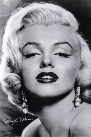 Marilyn Monroe Quote A wise girl kisses but doesn't love 